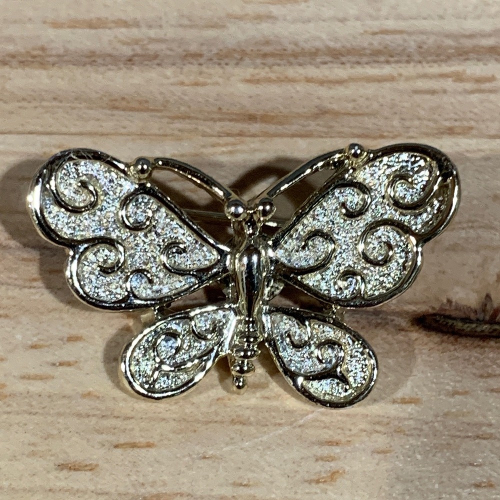 Gerrys Butterfly Brooch Womens Silver Tone Textured Filigree Vintage Pin‎